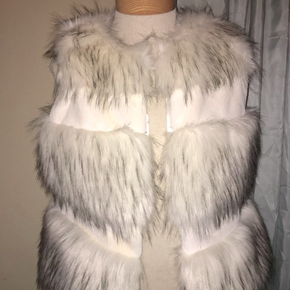 New Laseine faux fur vest size large